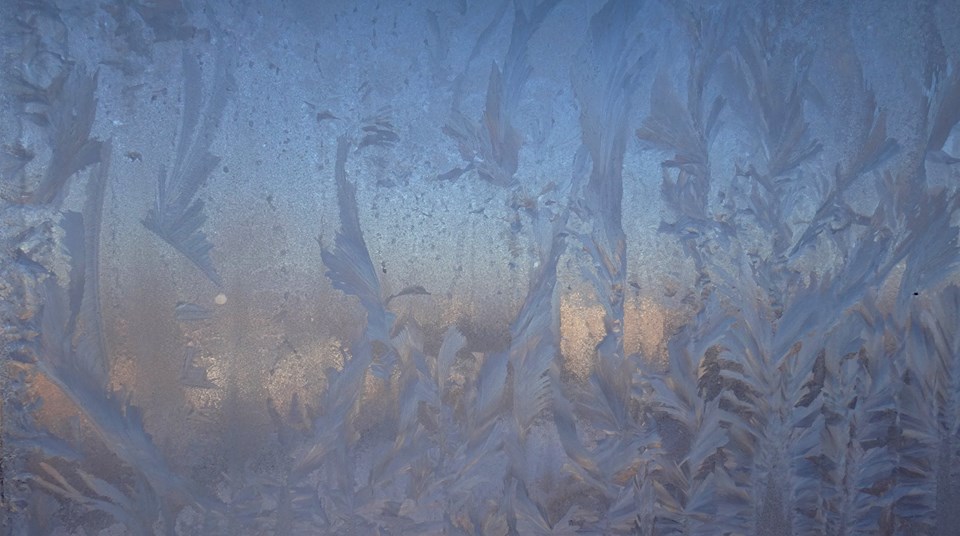 Узоры на окне