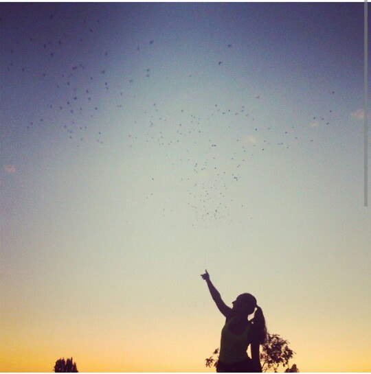 Ее душа сияет, ведь в той душе мечты