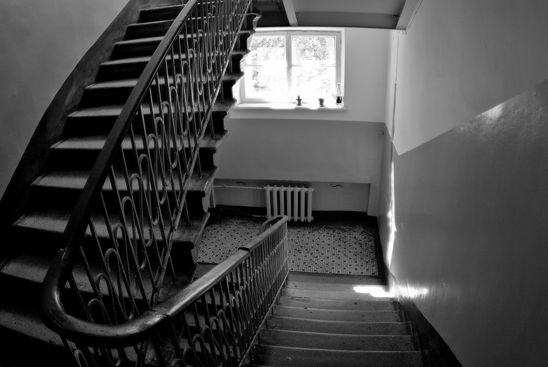 Мы сейчас - на лестничной площадке!