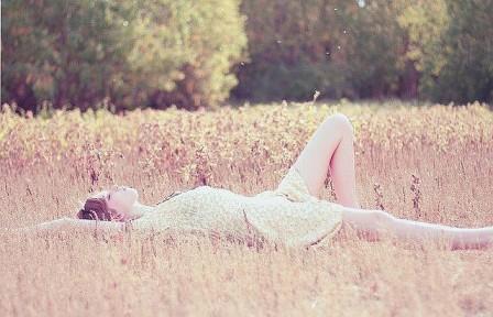 Упаду в траву высокую