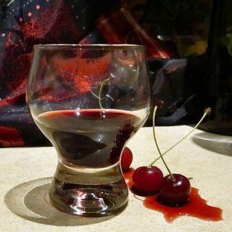 Недопитое вино...