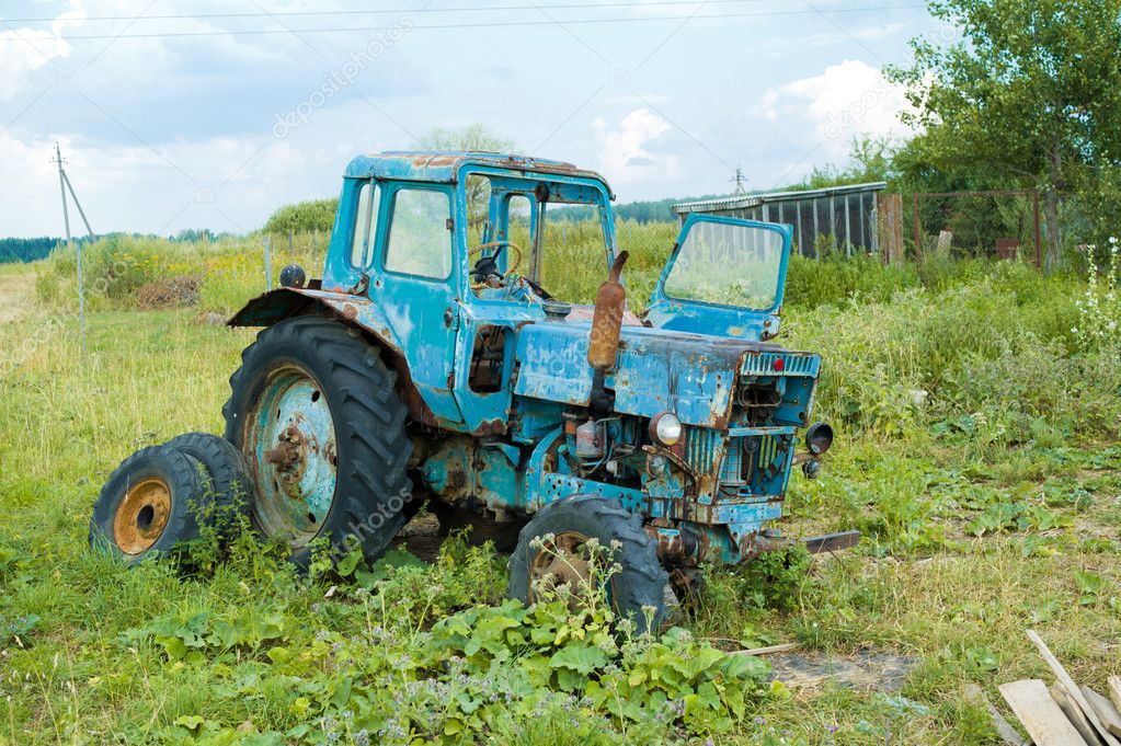 Сломанный трактор