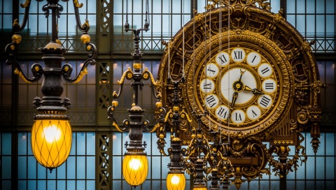 Иные нынче имена эпоху созидают...