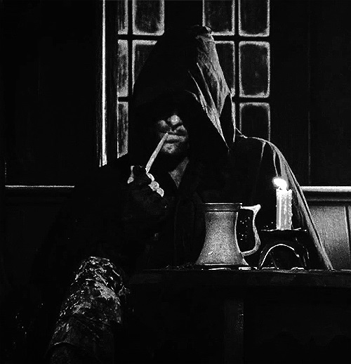 Сцена абсурда дня уходящего...