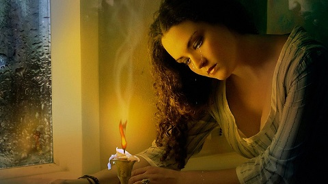 Опять в ночи горит свеча