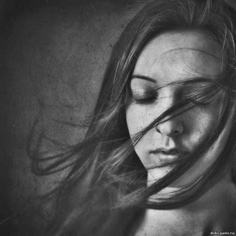 Девушка с повязкой на глазах. Женщина с повязкой на глазах. Человек с повязкой на глазах. Повязка на глаз. Блондинка с закрытыми глазами.