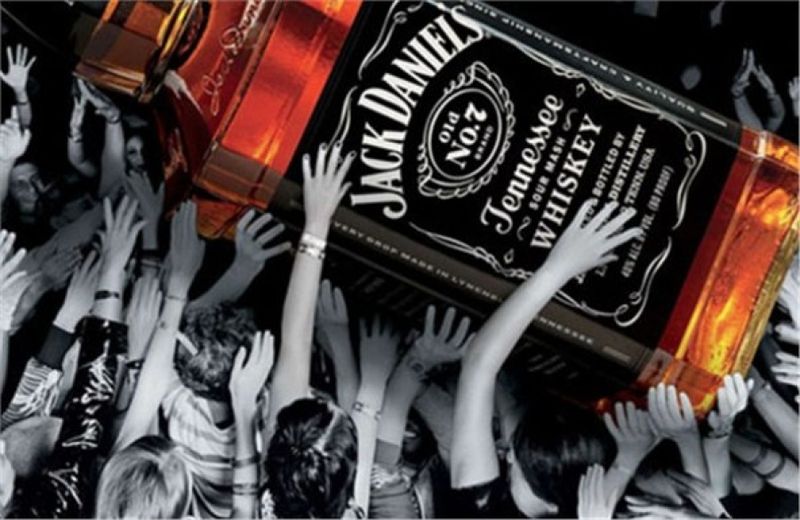 Виски чествует народ...