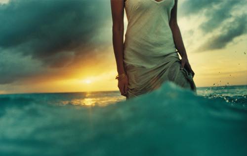 А реки текут