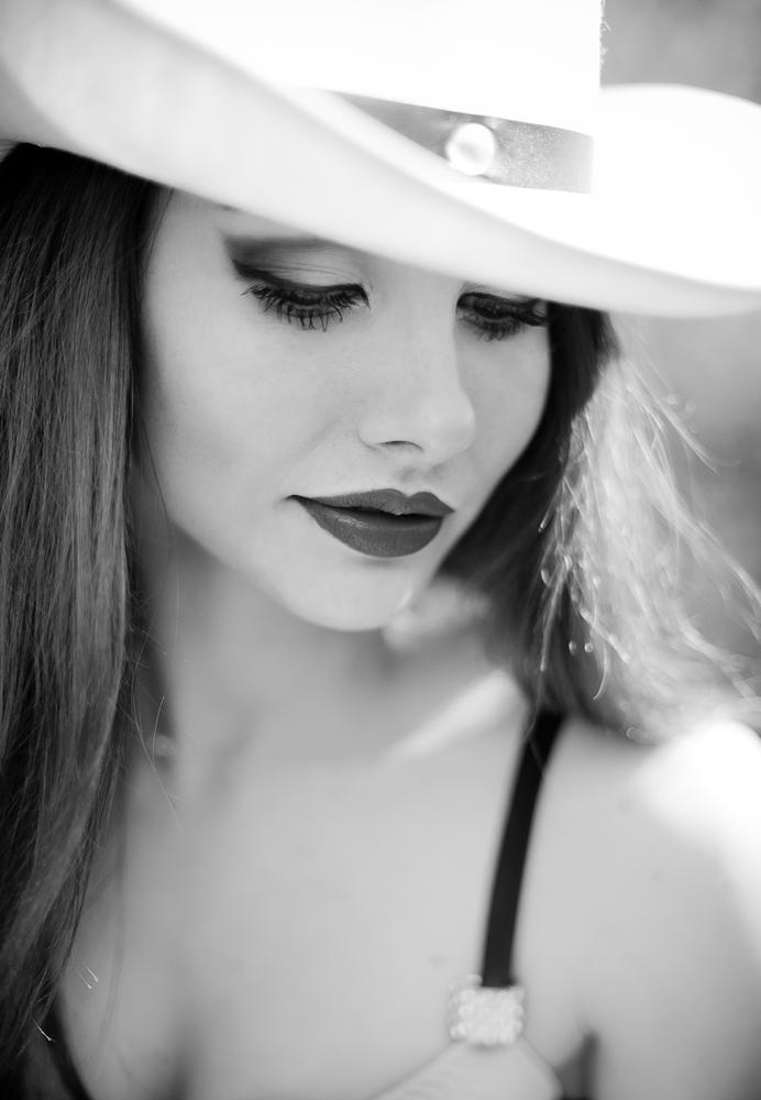 Манерность...