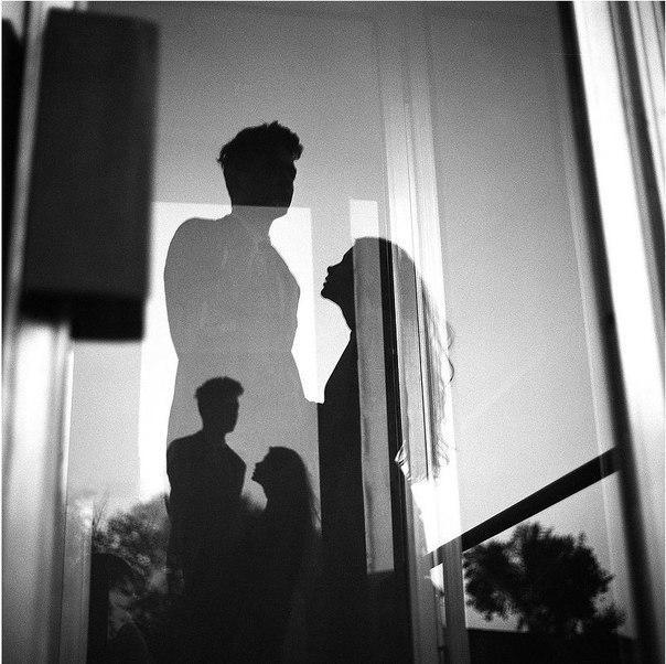 Любовь коварна и слепа...