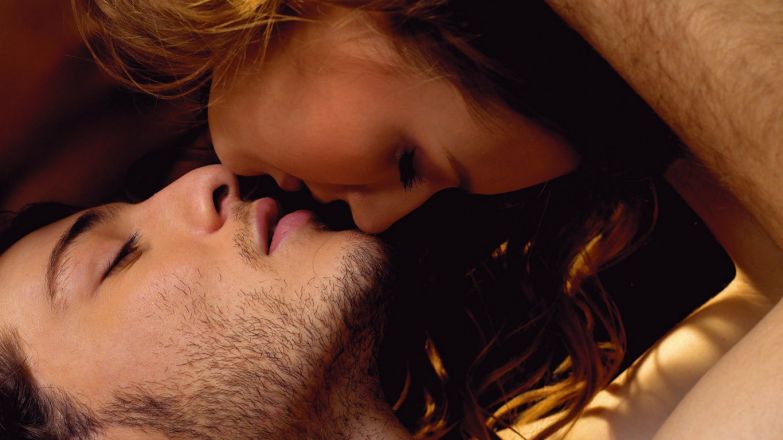 К босым ногам...