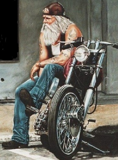 Битой охаживал байкер коня...