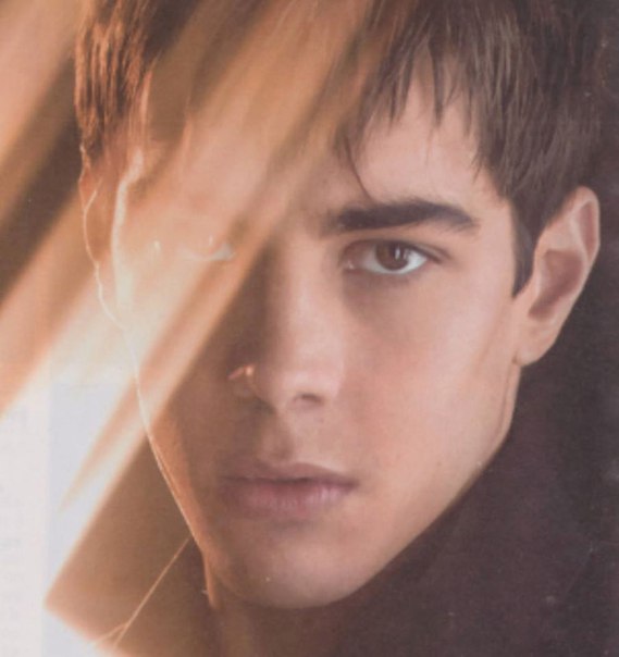 Опять апрель... Посвящено Грегори Лемаршаль (Таня Мананникова) / Стихи.ру