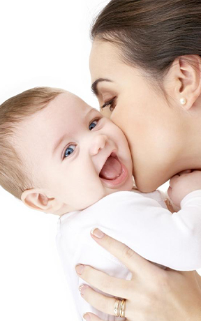 Хаттаб улыбается маме