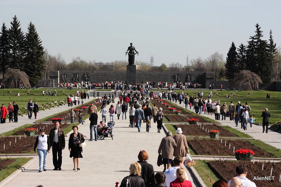 Пискаревское кладбище похоронено