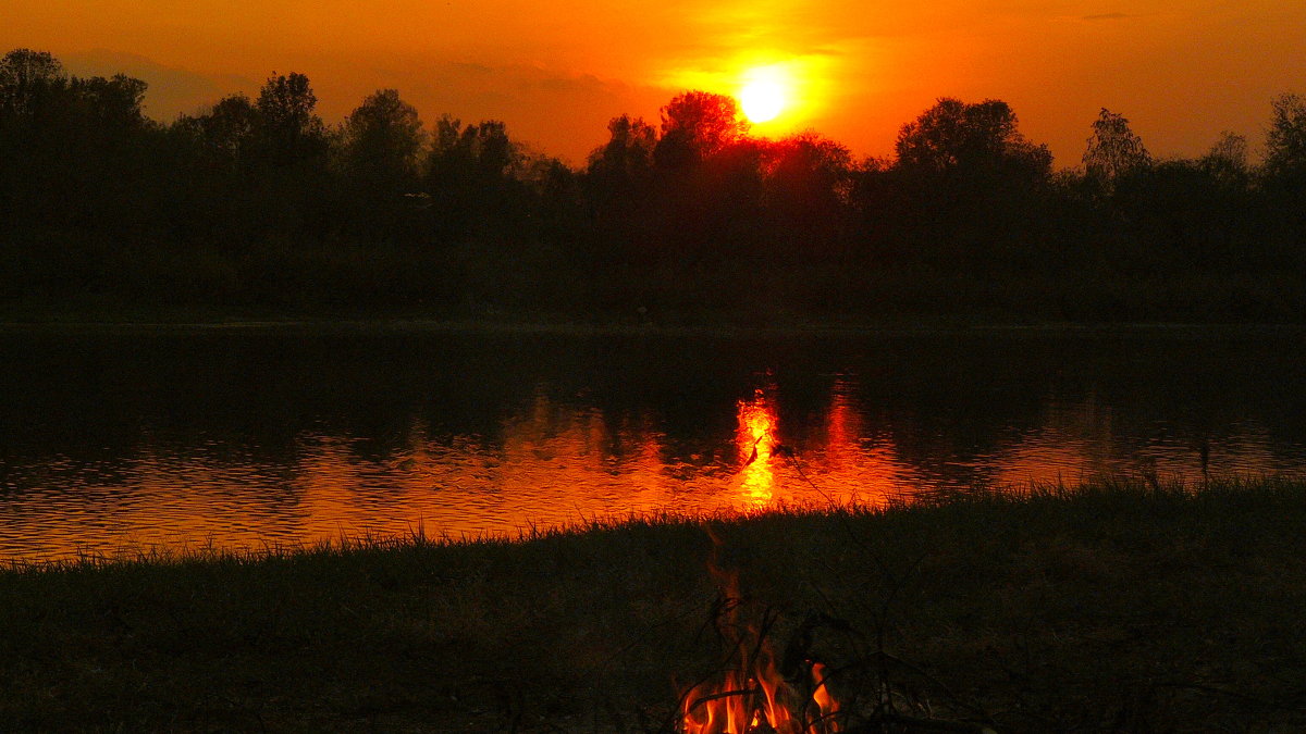 Река в лучах заката (Максим Деревенских) / Стихи.ру