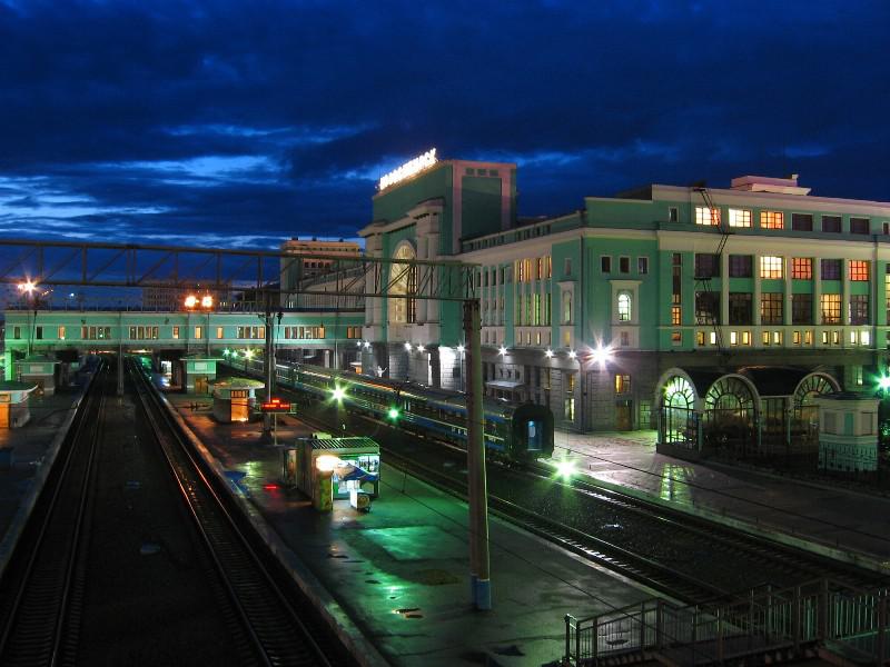 станция вокзала ночью весной. станция люберцы-1 ночью. работают ли вокзалы ночью. владивосток. ченстохова ночью вокзал.
