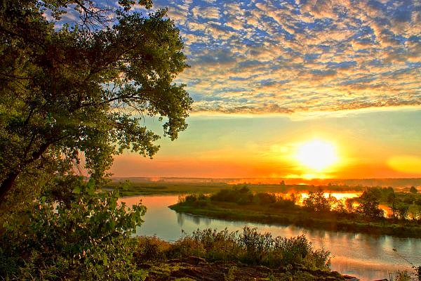 Любовалась Зарёй, Русь моя золотая...