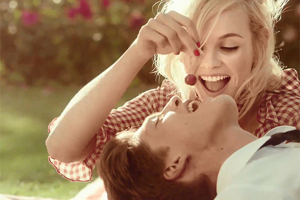 Рецензия на стихи Идущий по лезвию