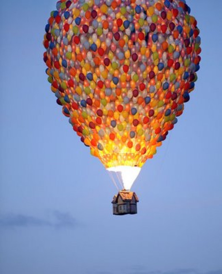 На обычном шаре. Воздушный шар. Vozdushnyye shar. Летающий воздушный шар. Воздушный шар с корзиной.