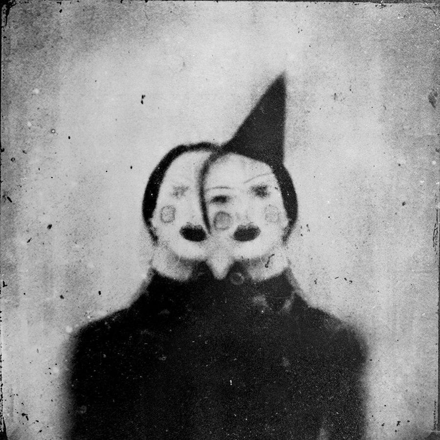 Надеваю я лик омертвлённый