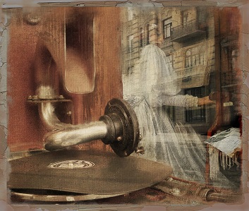 В шаль завернувшись, остаюсь...