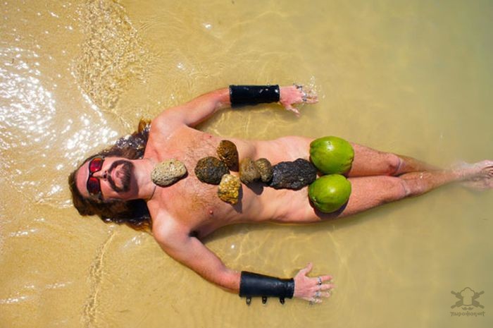 Шоу-бизнес. Перед афишей