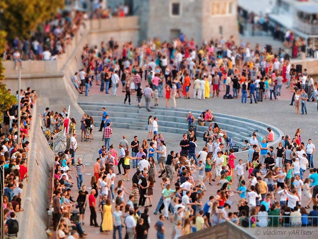 Танец у воды