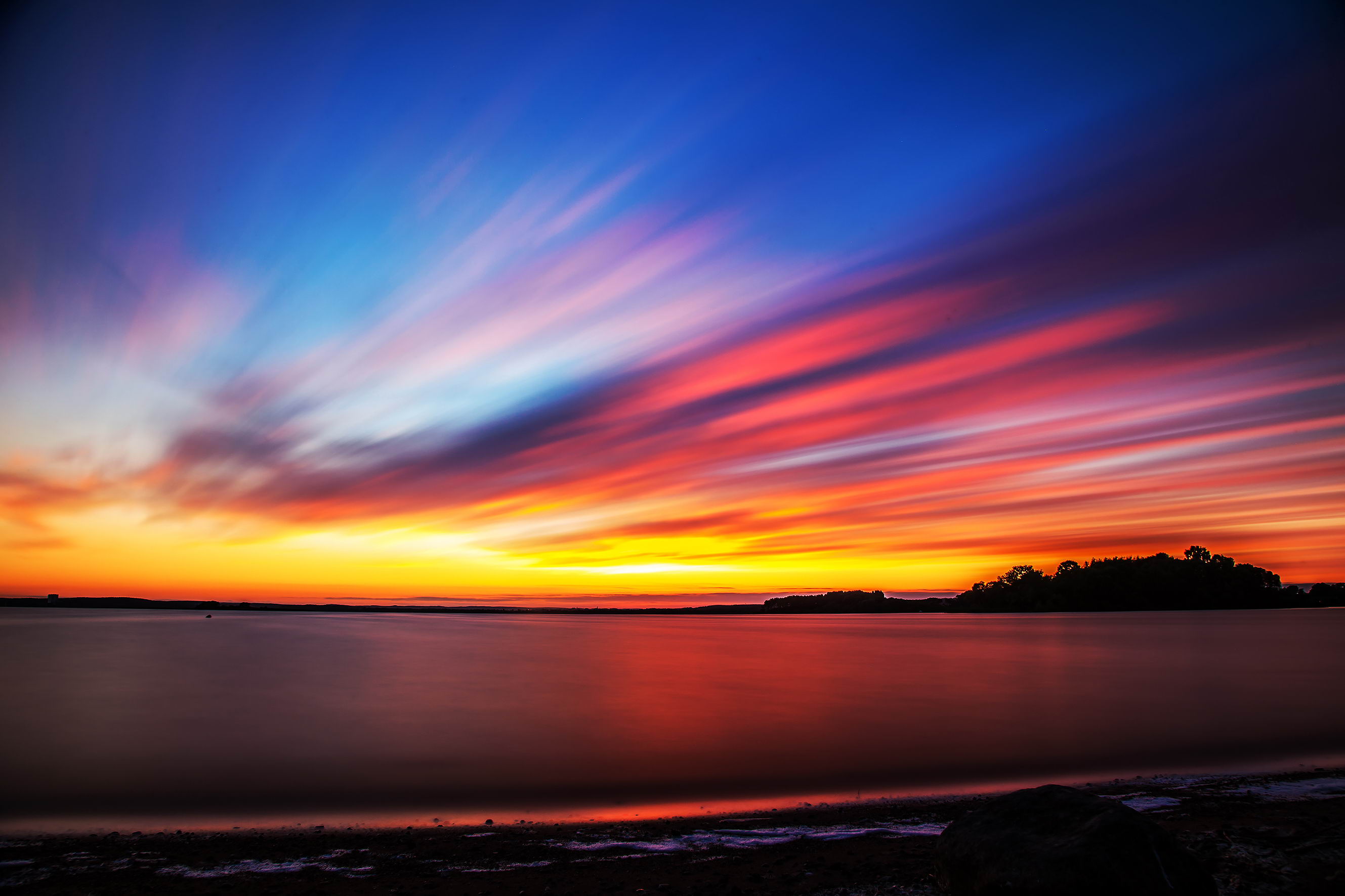 Разгорается ярко. Вечер у костра. Полыхать. Закат горит. Разгорается ярко.