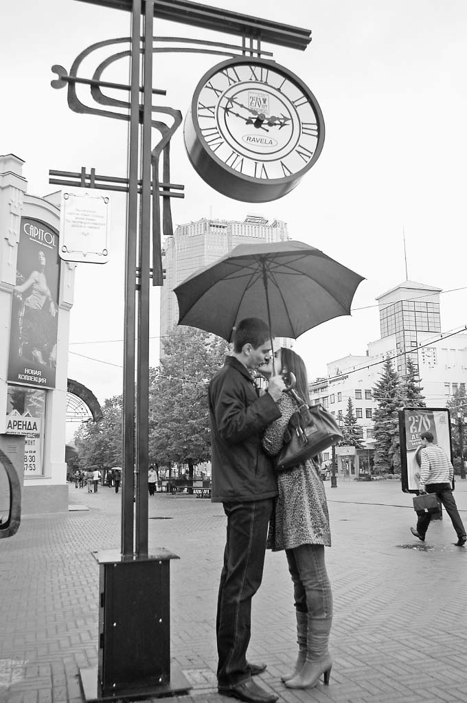 Под часами на мосту. Фотообои городские часы. Американская башня с часами. Влюбленный под часами. Механические уличные часы.