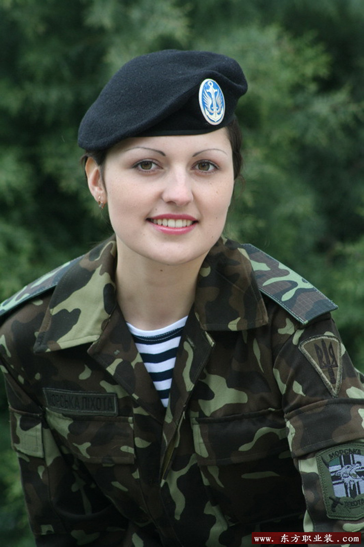 Украина девушки военные. Женщины в военной форме. Женщины в морской пехоте. Женщина в армейской форме.