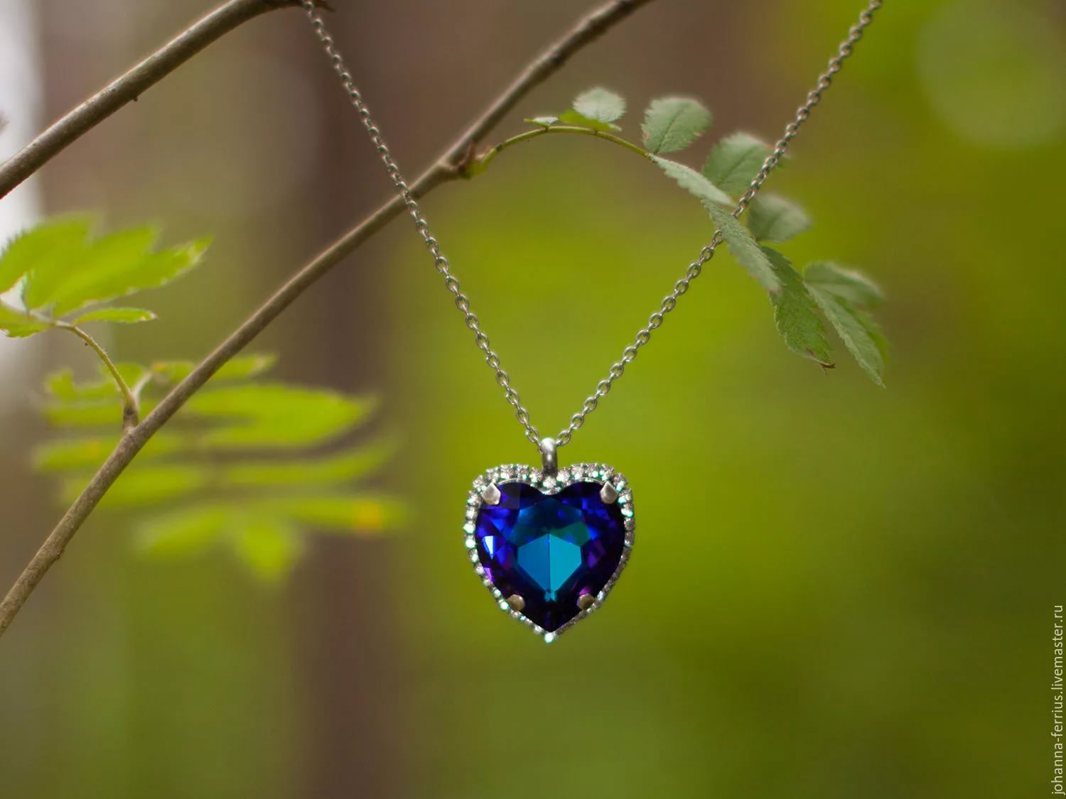 Камень синий