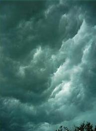 Молчит за тучами солнечный свет