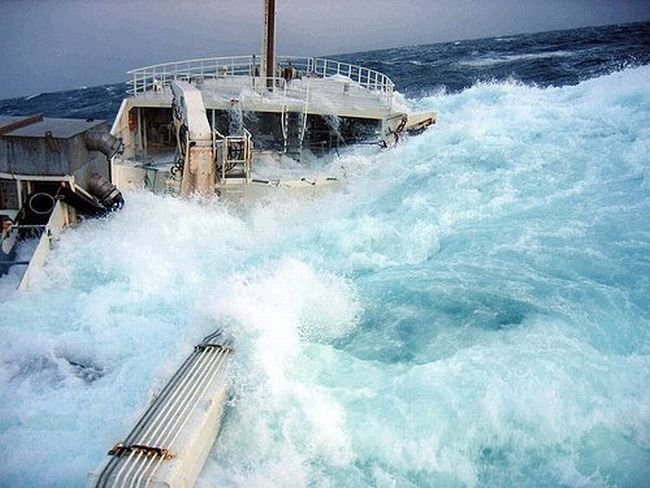 Сильное волнение моря