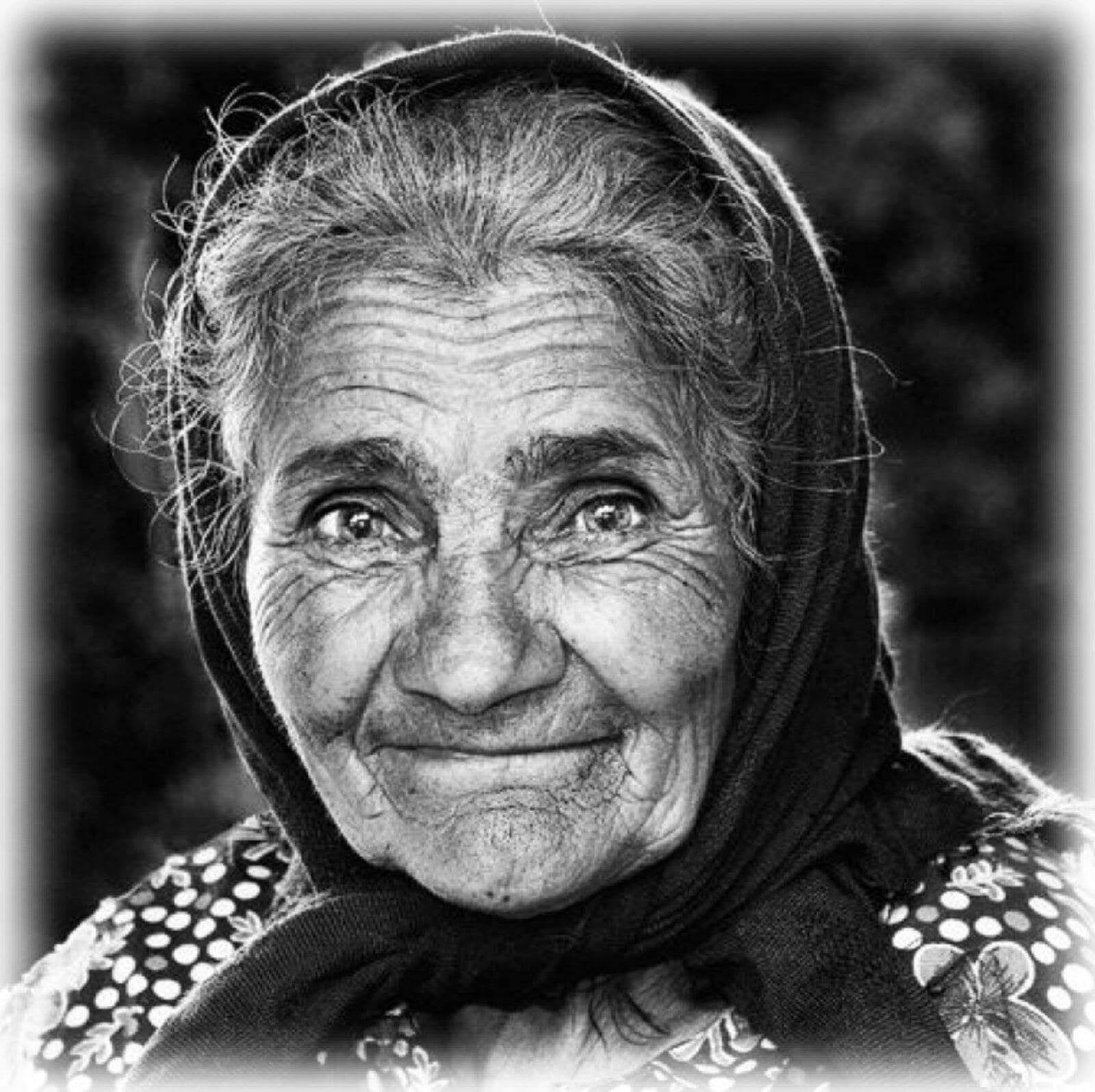 Бабушка какое лицо. Портрет пожилой женщины. Старые лица. Лицо бабушки. Лицо старой бабушки.