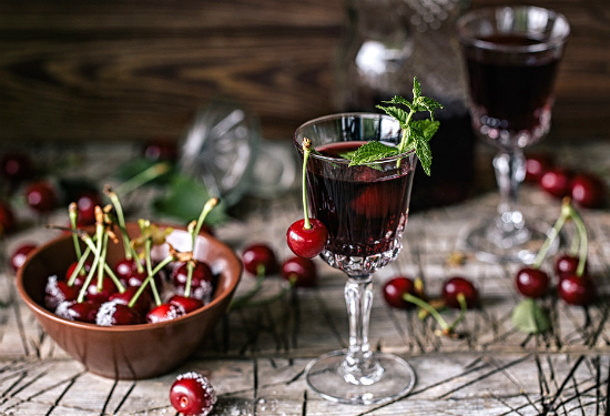 Налей вина...