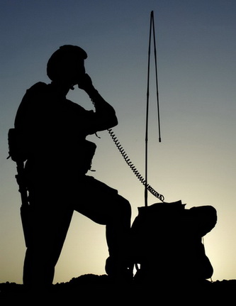 Вечер точит темноту