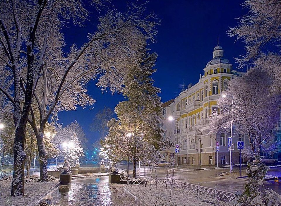 Первый снег, как первых чувств аккорд!