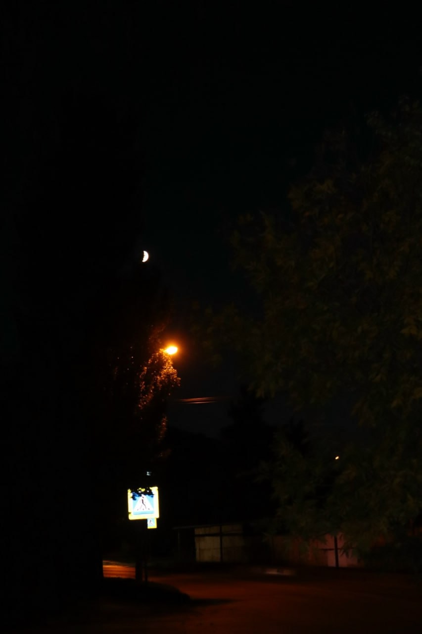 Исчезнет солнце. Лишь Луна