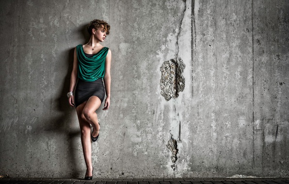 Больно, знаешь, биться об бетонные