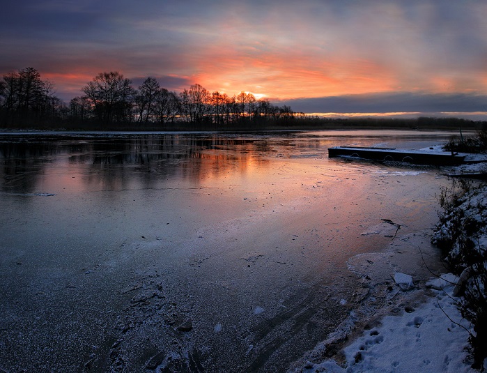 Замерзающая река