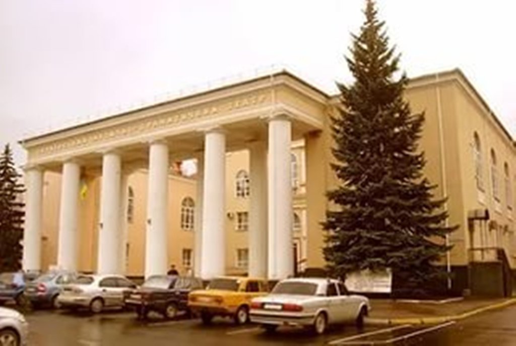 Луганский музыкально драматический театр на оборонной. Луганский областной украинский музыкально-драматический театр. Украинский драматический театр луганск. Украинские драматические театры. Луганский областной украинский музыкально-драматический театр.