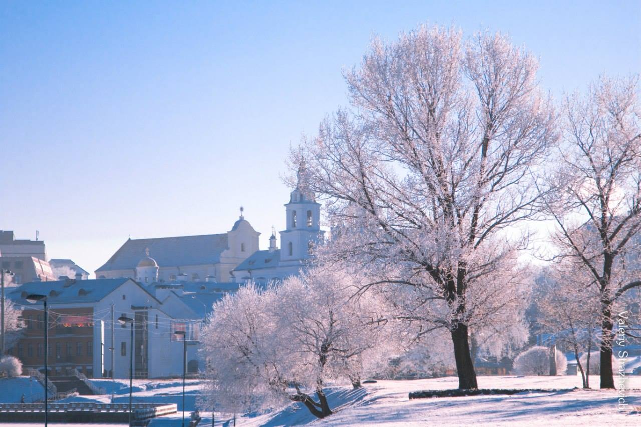 Нарядился городок