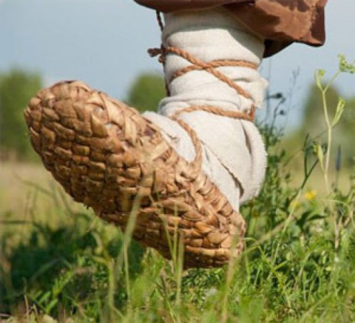 Тятенька, сплети мне лапоточки