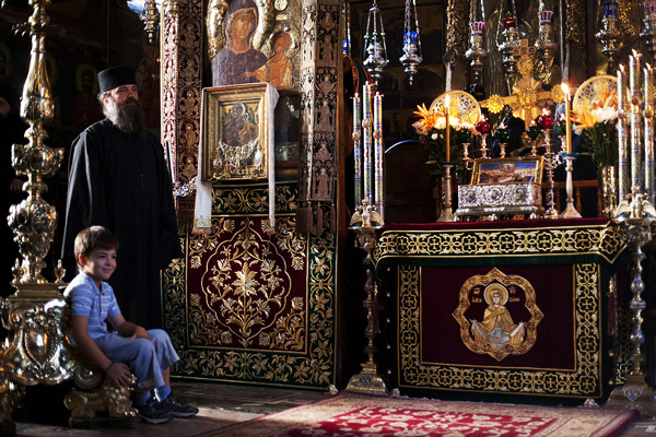 Священной обители Ватопед и диакону Константину