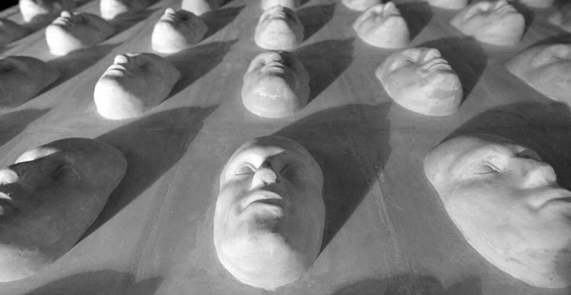 Стена из лиц