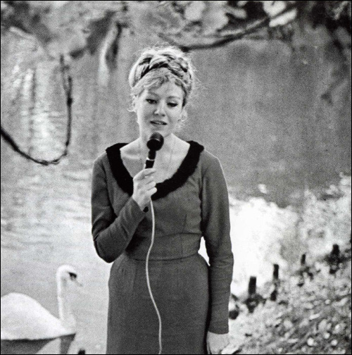 Когда поёшь ты