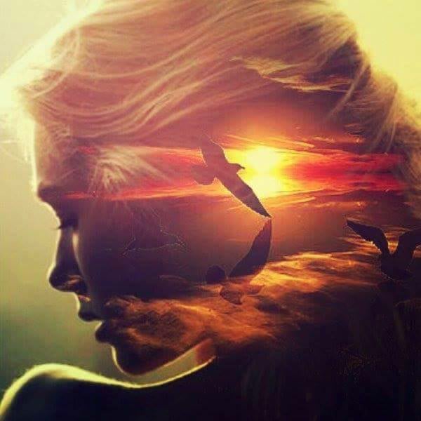 Ночь. Луна, за окном темнота, неизбежно...