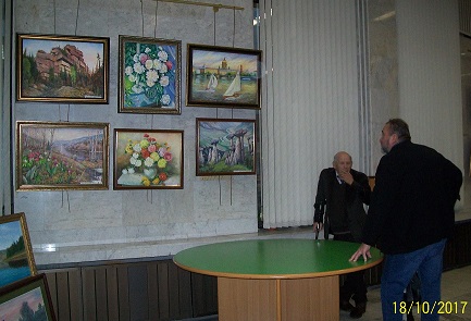 С выставкой - в Питер