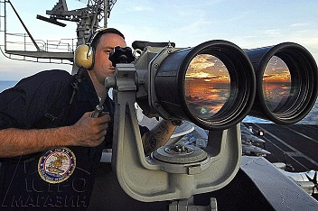 Иной нектаром вдруг зайдётся...